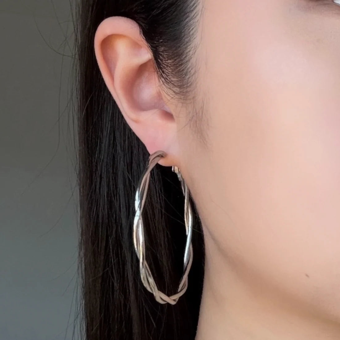TWIST HOOP