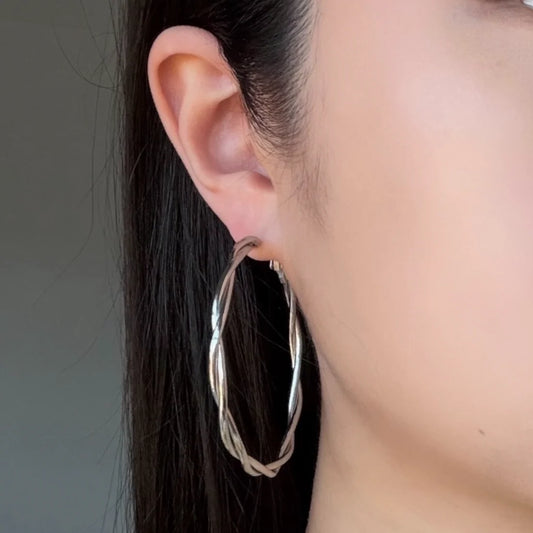 TWIST HOOP