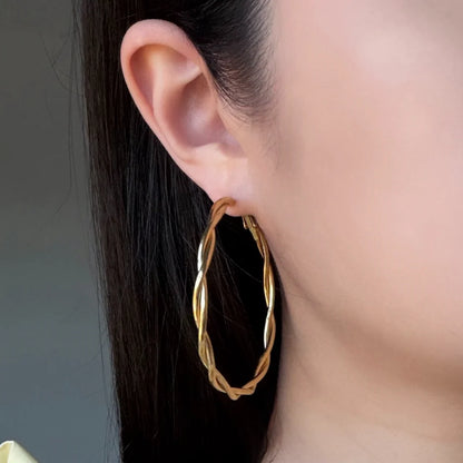 TWIST HOOP